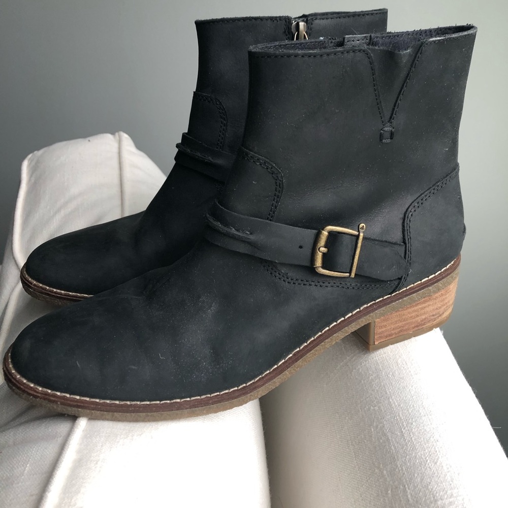 Like new Sperry black leather ankle boots